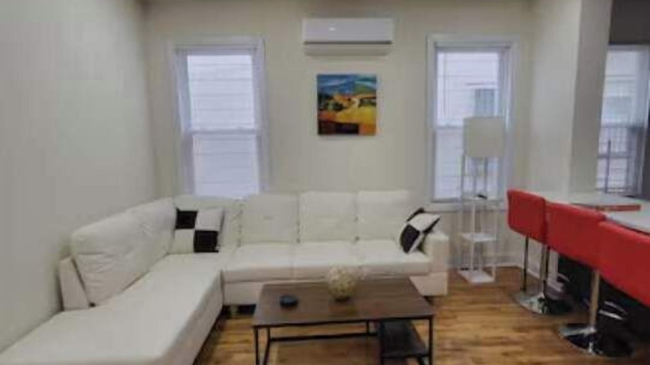 Photo of Livingroom in Newark