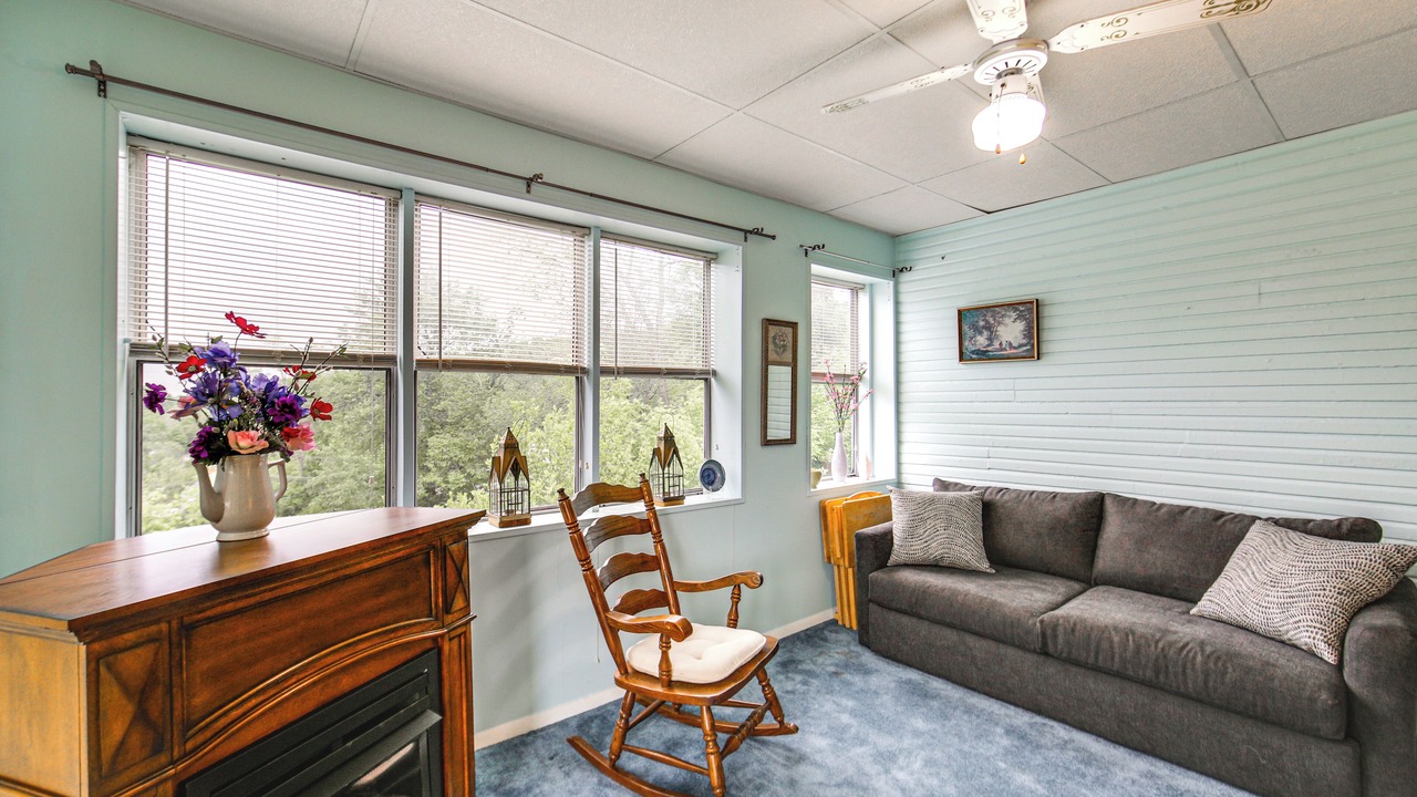 Photo of Livingroom in West Mifflin