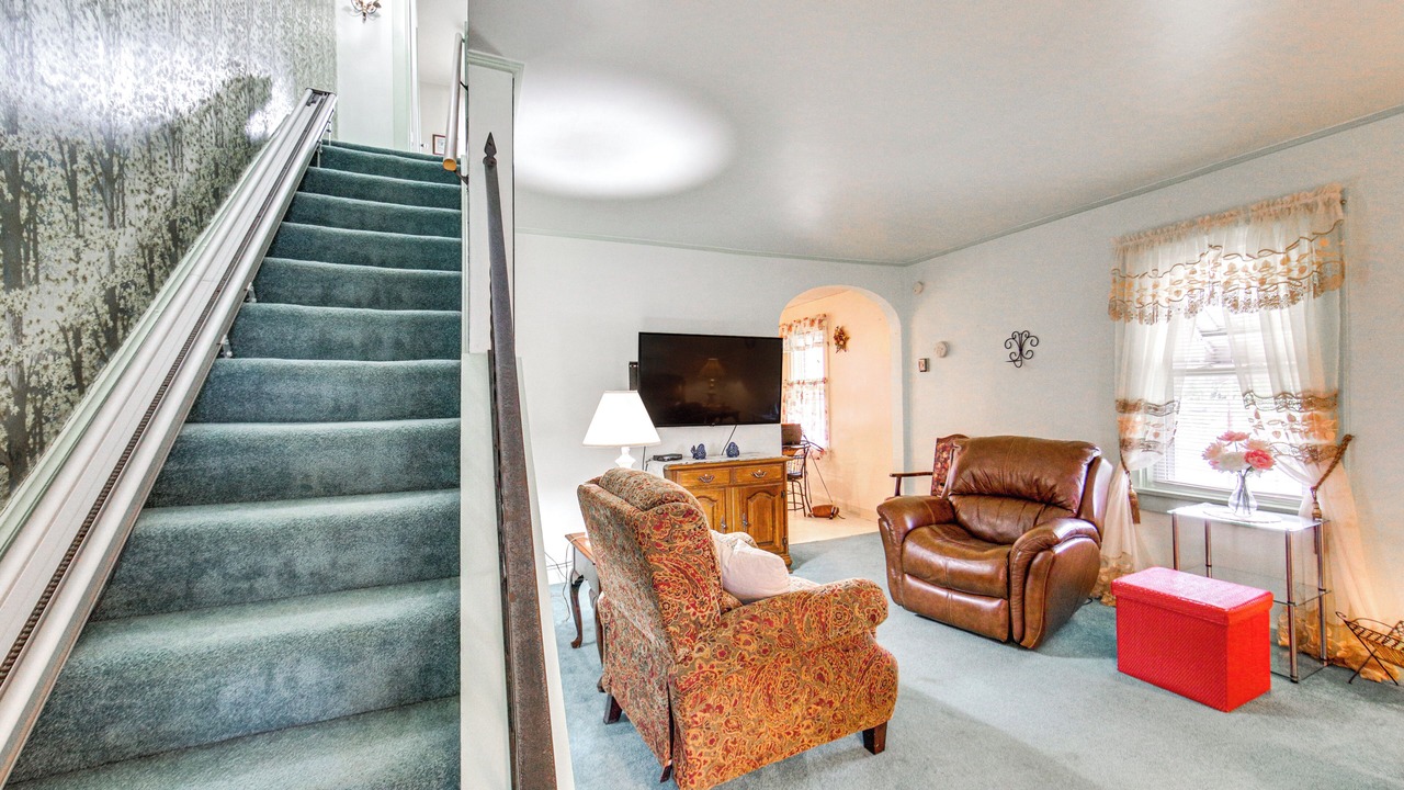 Photo of Livingroom in West Mifflin