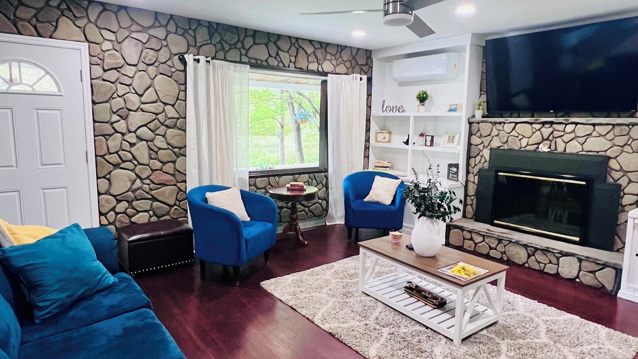 Photo of Livingroom in East Branch