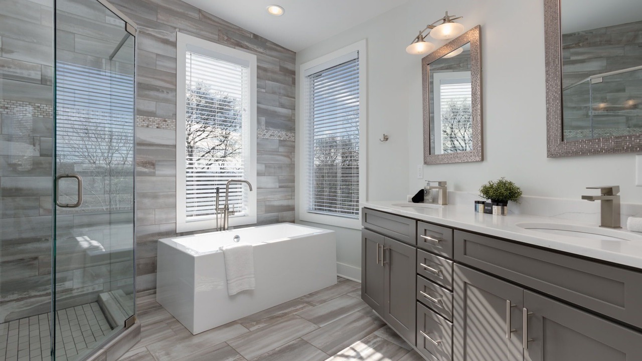 Photo of Bathroom in Shelby Hills