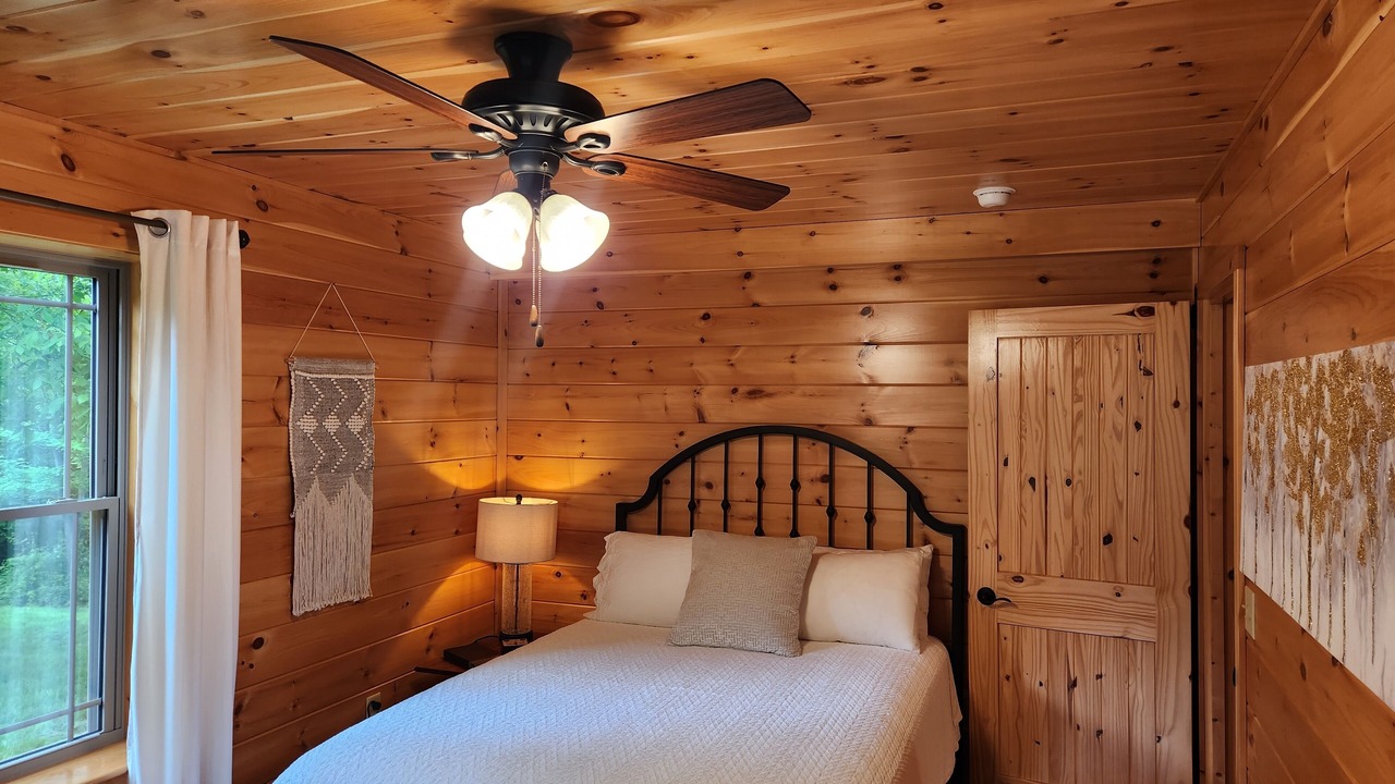 Photo of Bedroom in Manns Choice