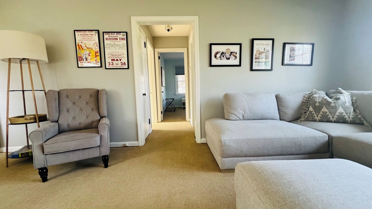 Photo of Livingroom in Russell Township