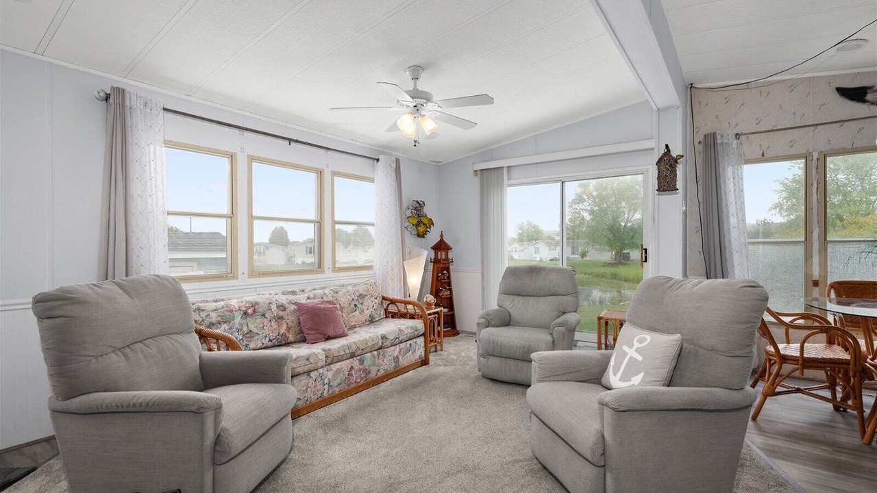 Photo of Livingroom in Assateague Pointe