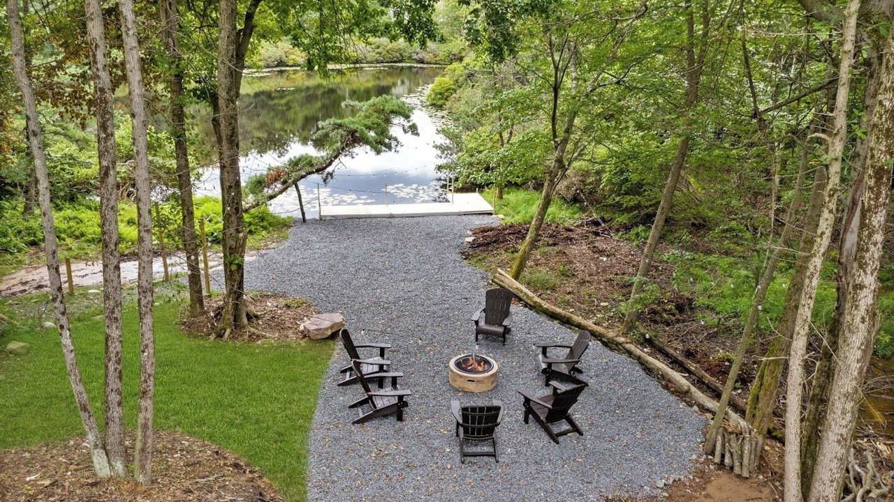 Photo of Patio Balcony in Long Pond
