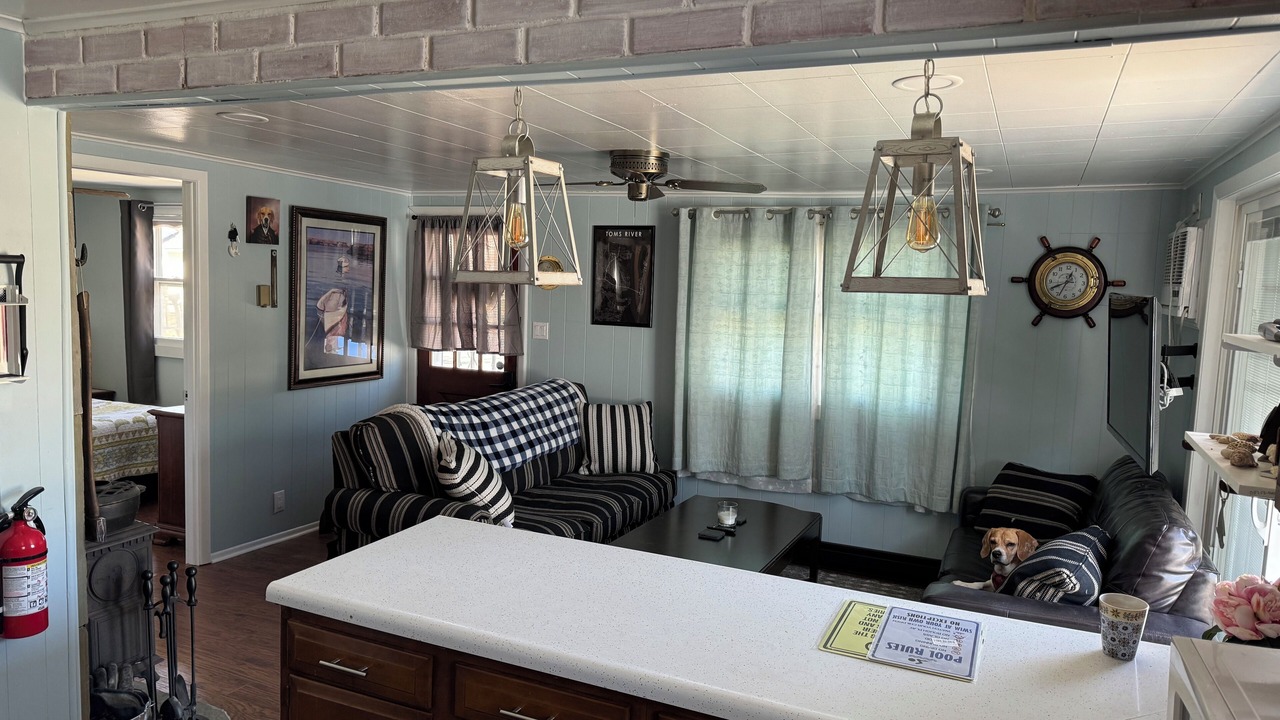 Photo of Livingroom in Point Pleasant - Toms River