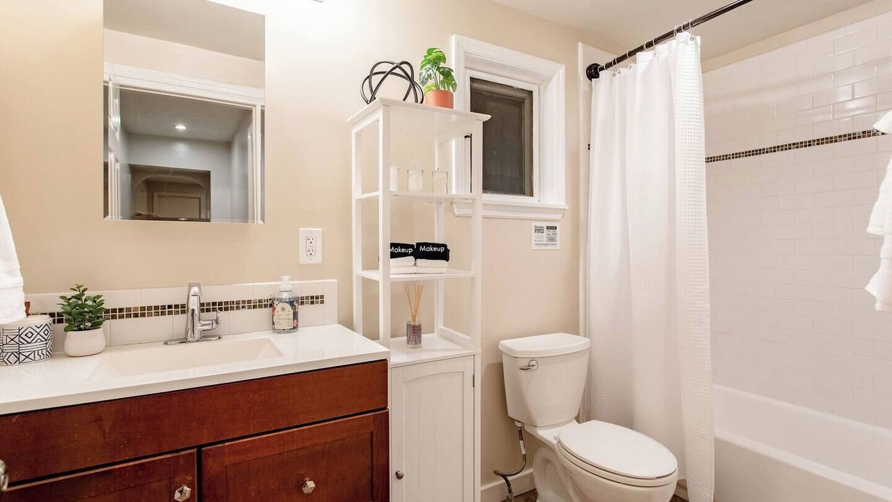 Photo of Bathroom in South Side Slopes