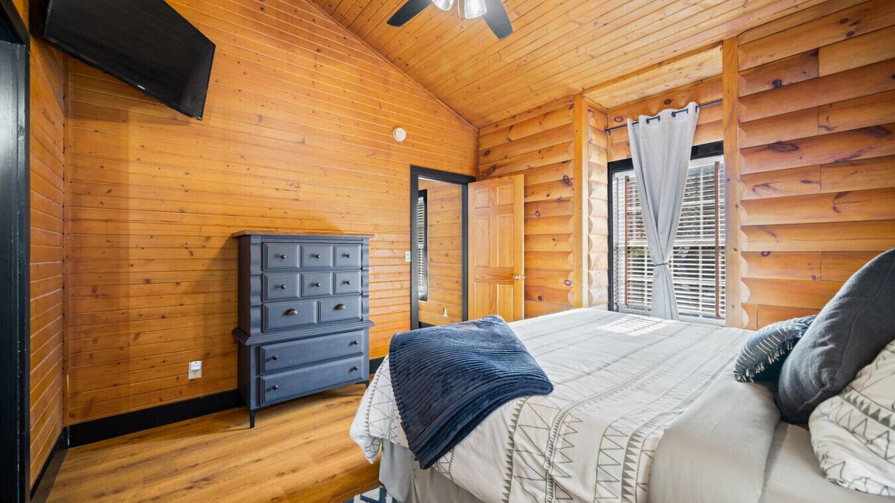 Photo of Bedroom in Gnaw Bone