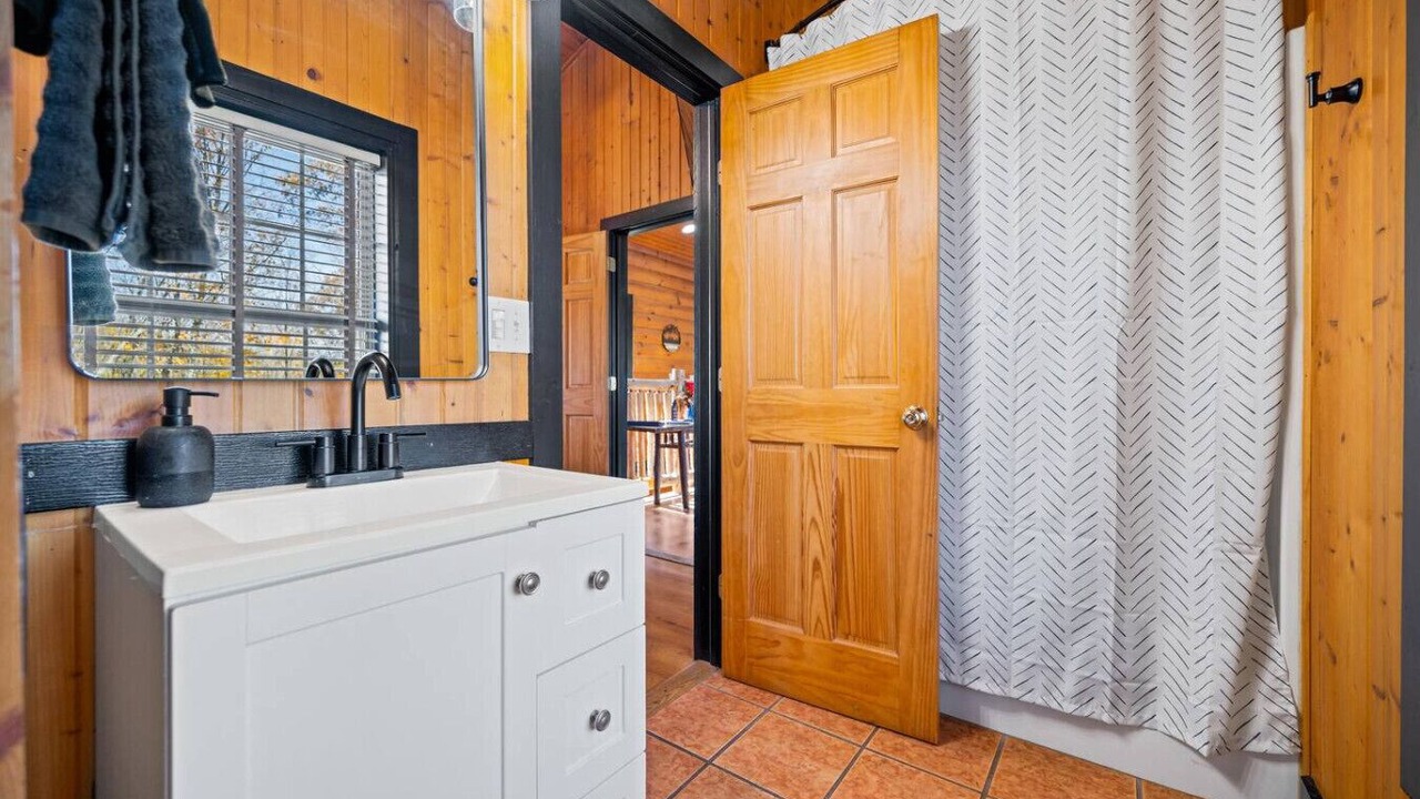 Photo of Bathroom in Gnaw Bone