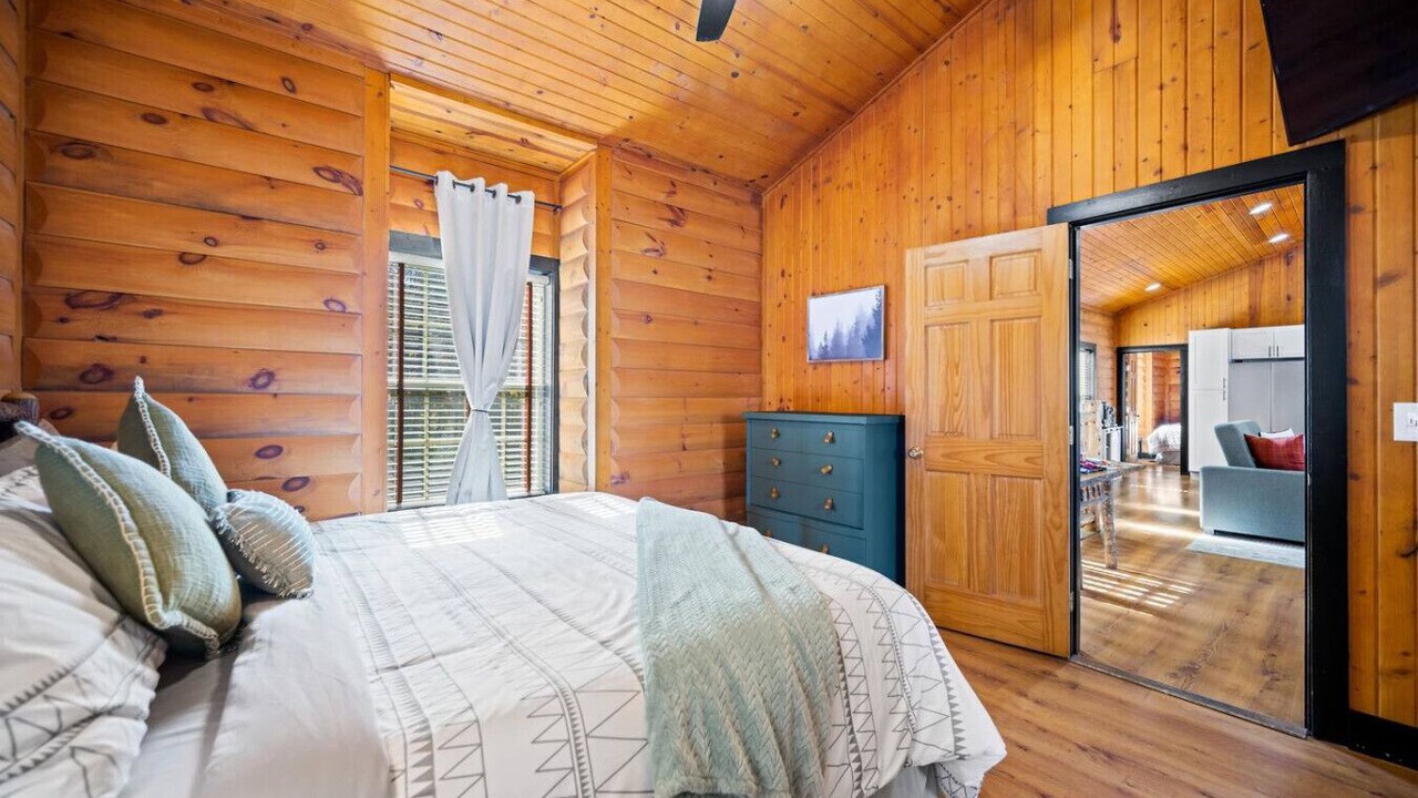 Photo of Bedroom in Gnaw Bone