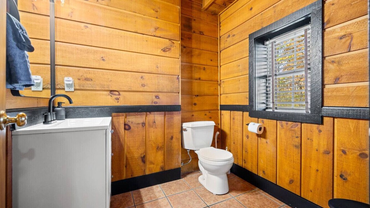 Photo of Bathroom in Gnaw Bone