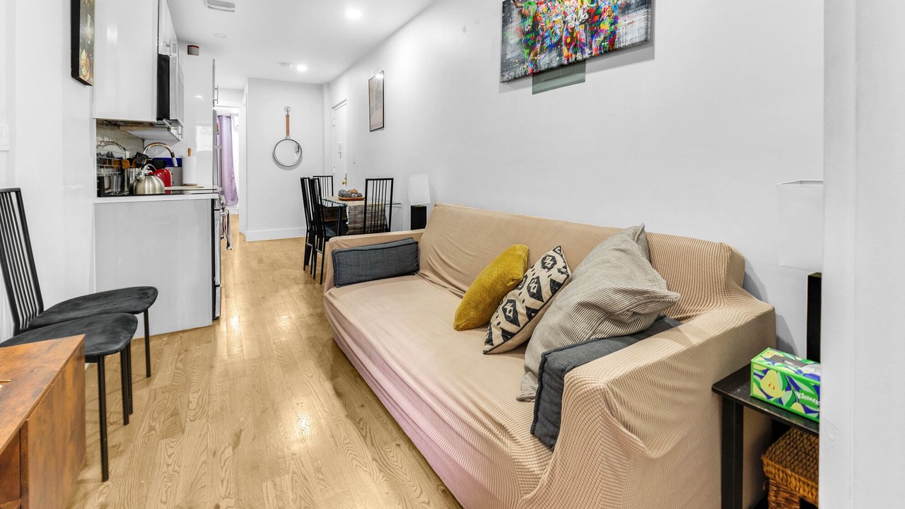 Photo of Livingroom in Chinatown