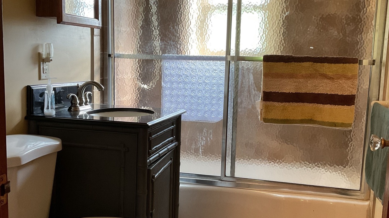 Photo of Bathroom in Girard