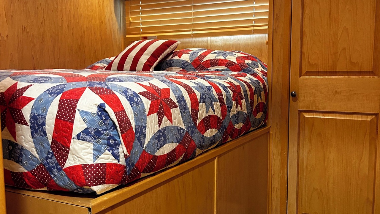 Photo of Bedroom in Byrdstown