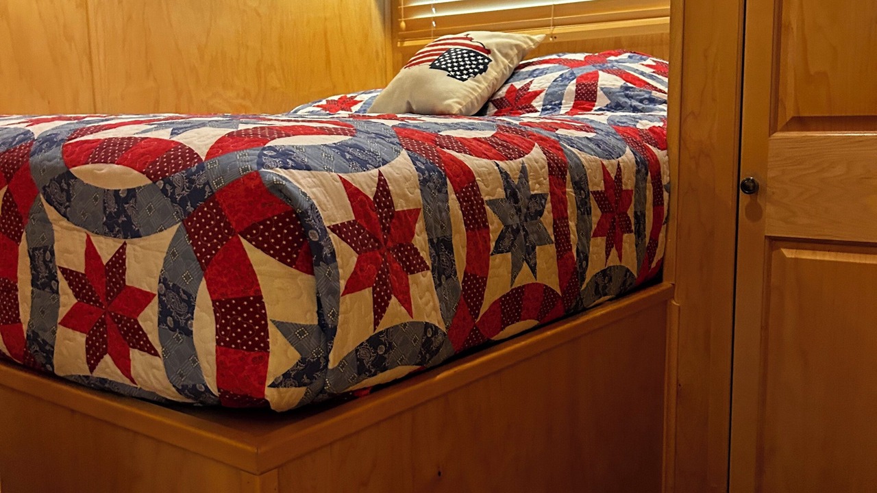 Photo of Bedroom in Byrdstown