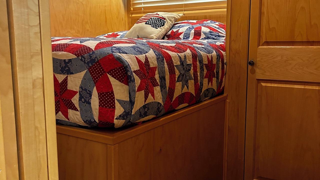 Photo of Bedroom in Byrdstown