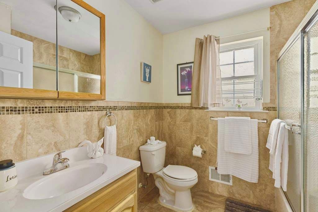 Photo of Bathroom in Newark