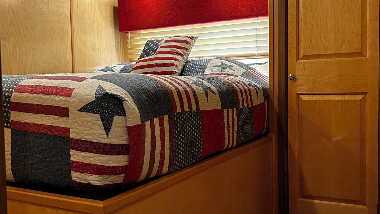 Photo of Bedroom in Byrdstown