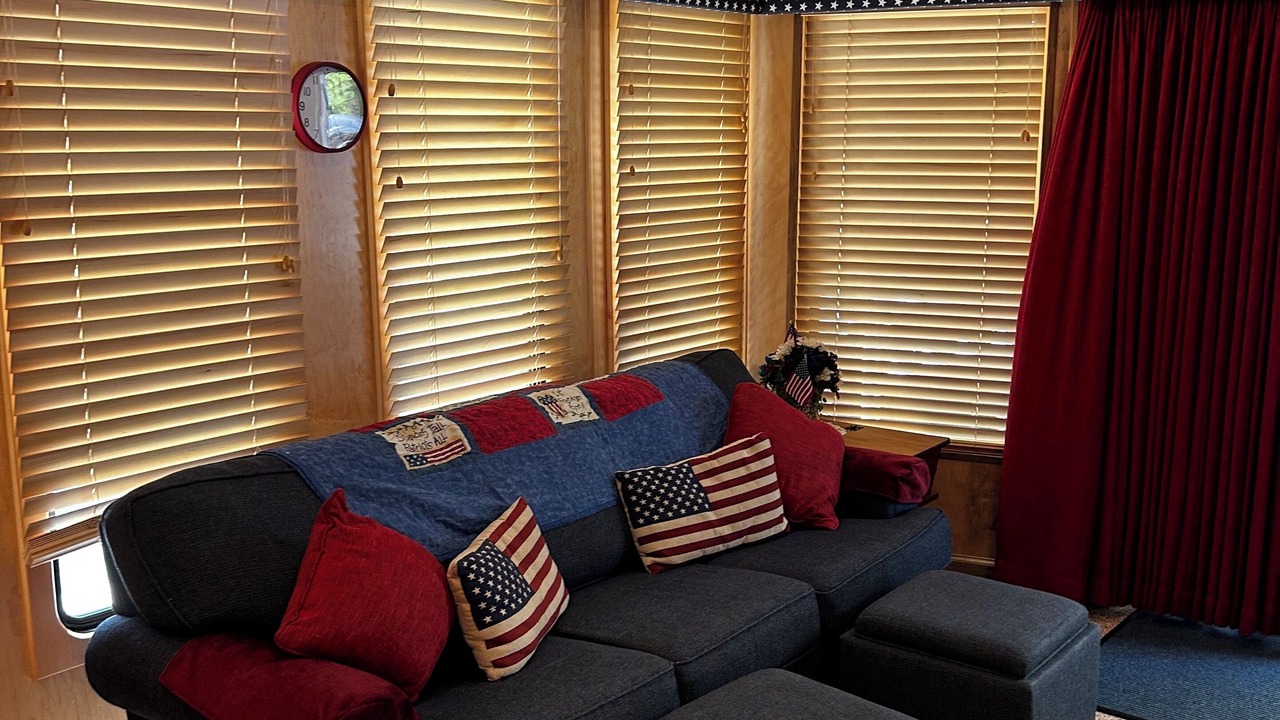 Photo of Livingroom in Byrdstown