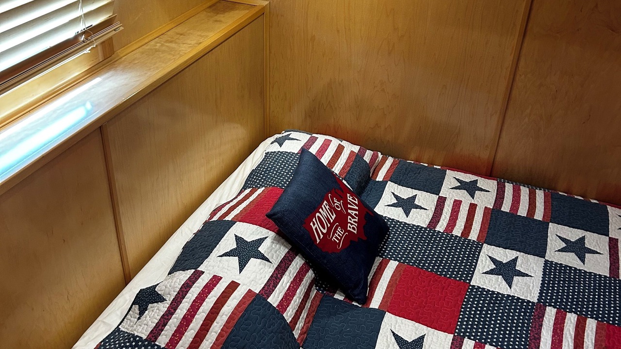 Photo of Bedroom in Byrdstown