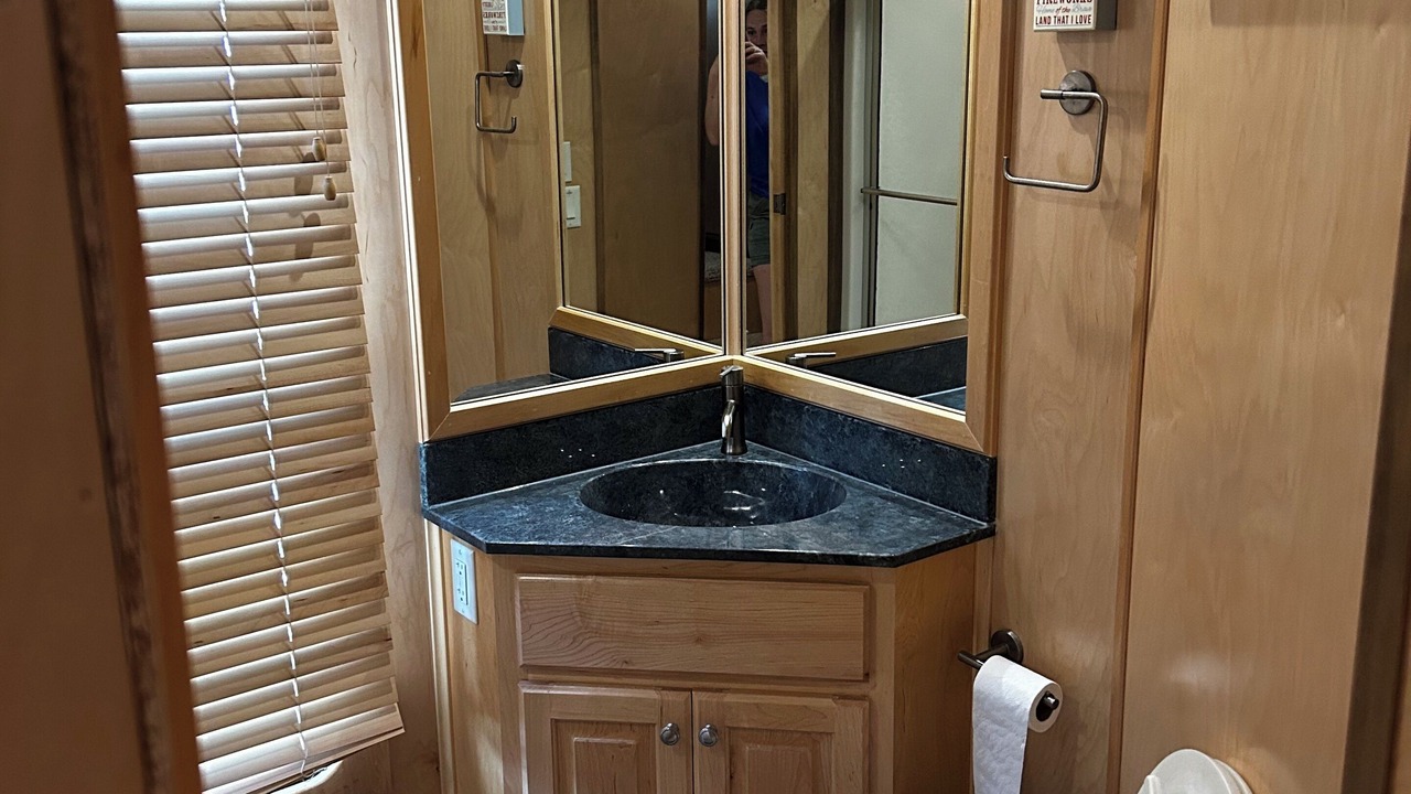 Photo of Bathroom in Byrdstown