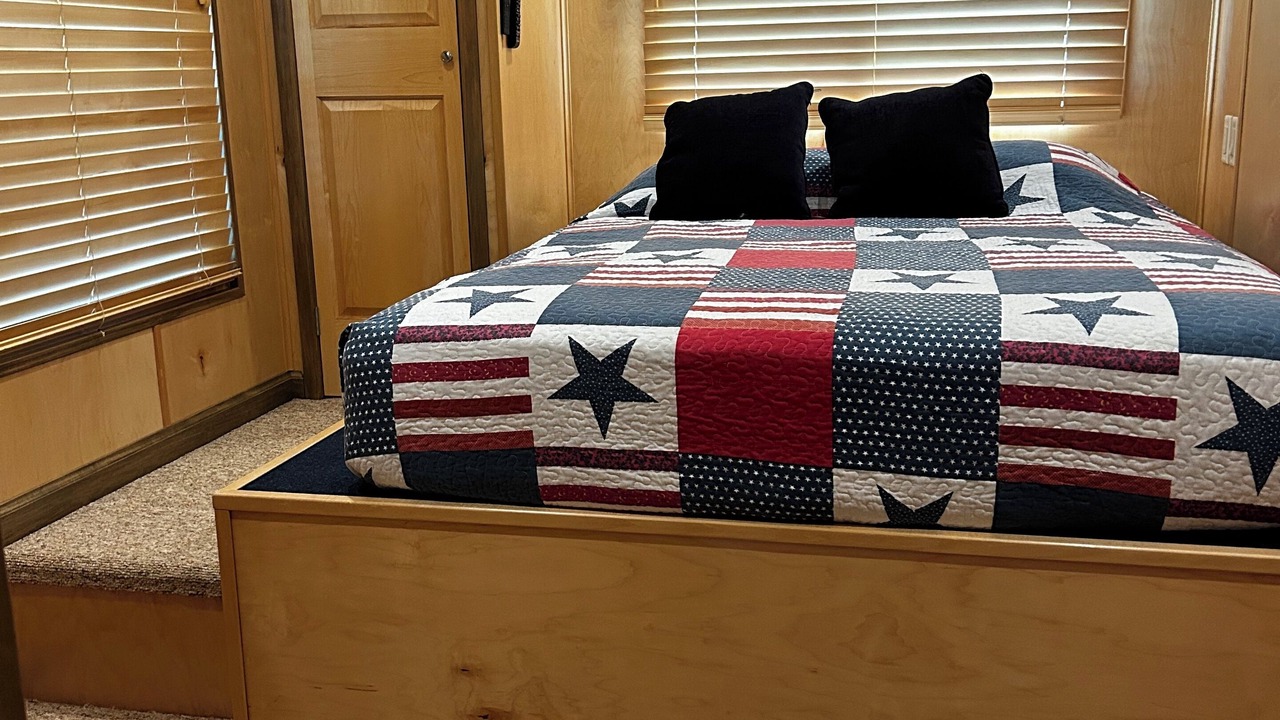 Photo of Bedroom in Byrdstown