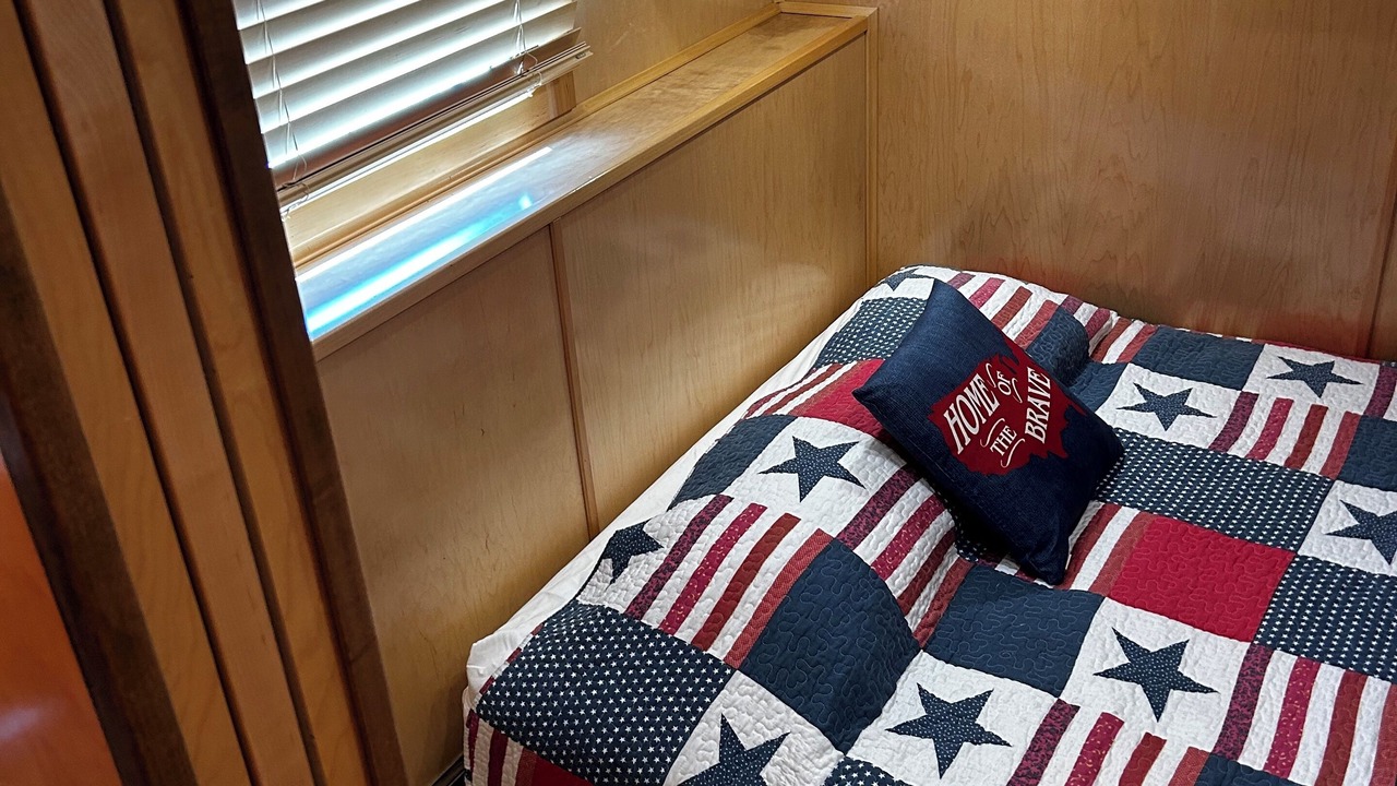 Photo of Bedroom in Byrdstown