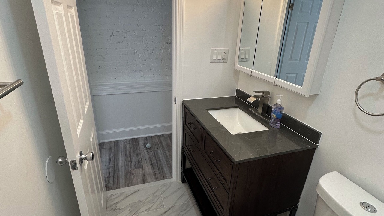 Photo of Bathroom in Mount Vernon Square
