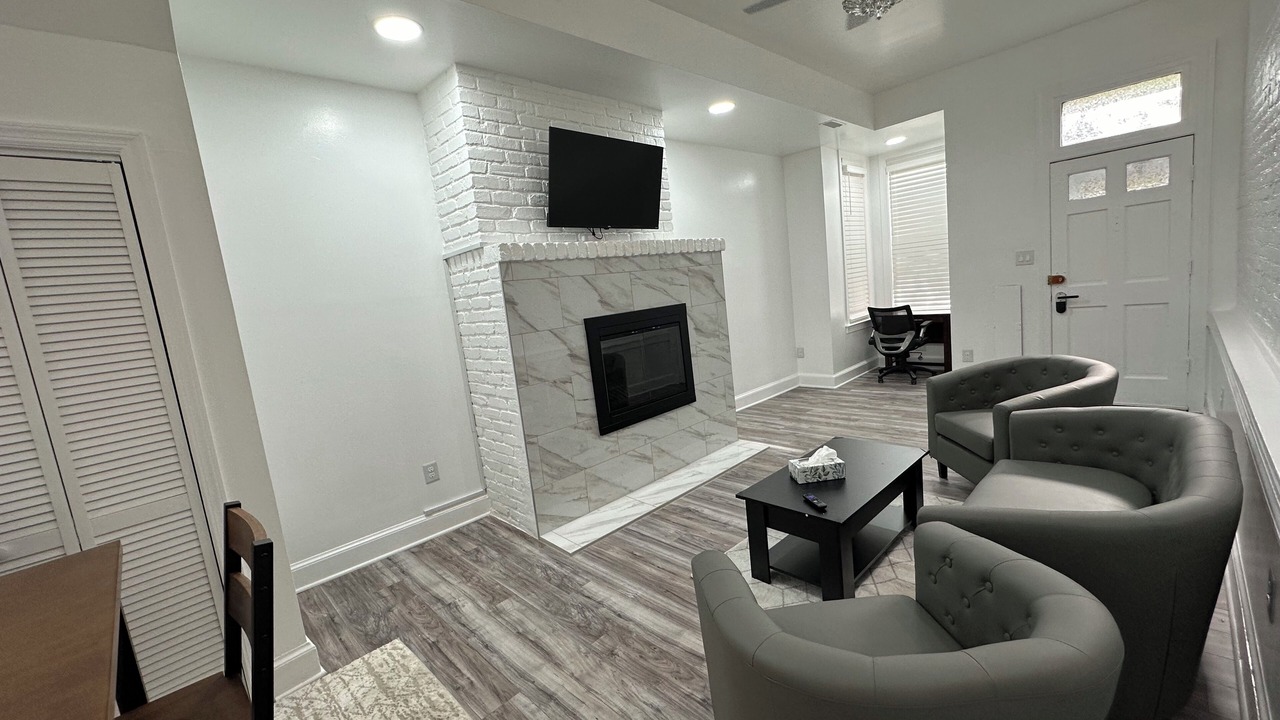 Photo of Livingroom in Mount Vernon Square