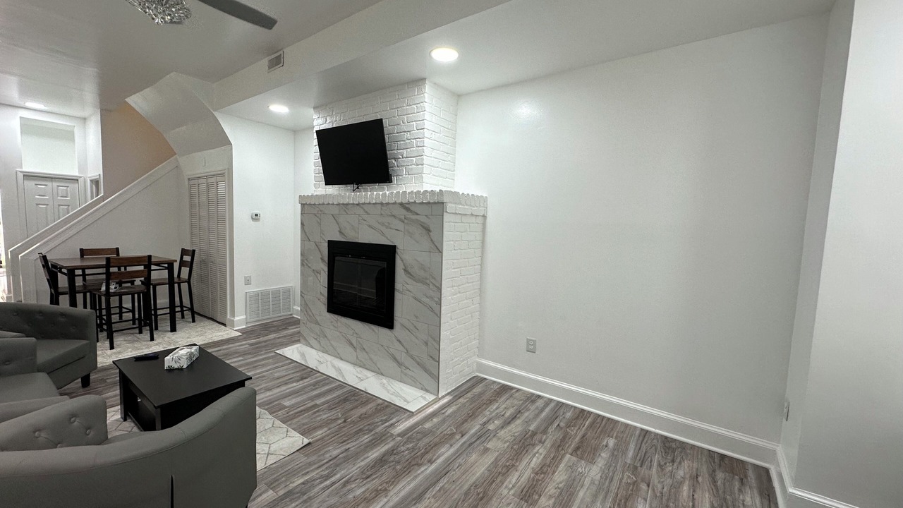 Photo of Livingroom in Mount Vernon Square