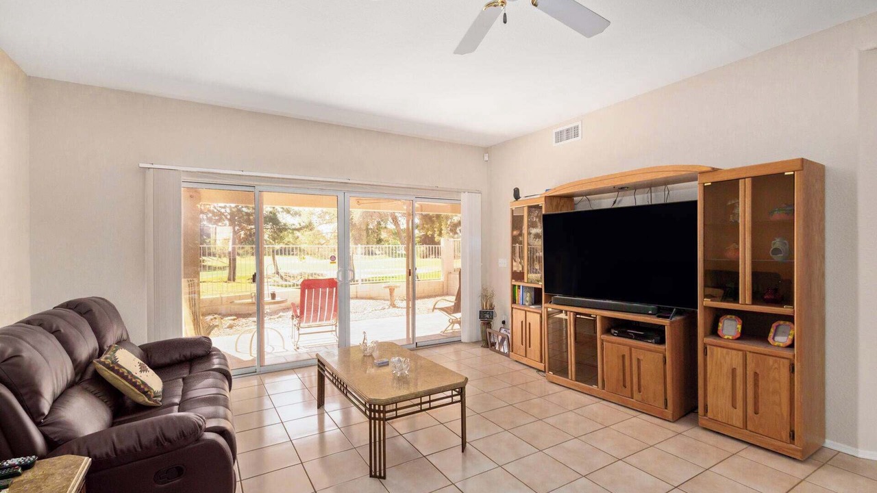 Photo of Livingroom in Superstition Springs