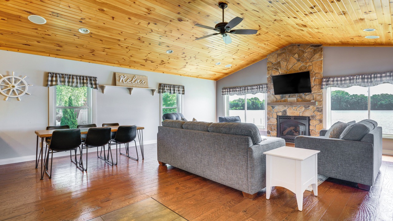 Photo of Livingroom in Howe