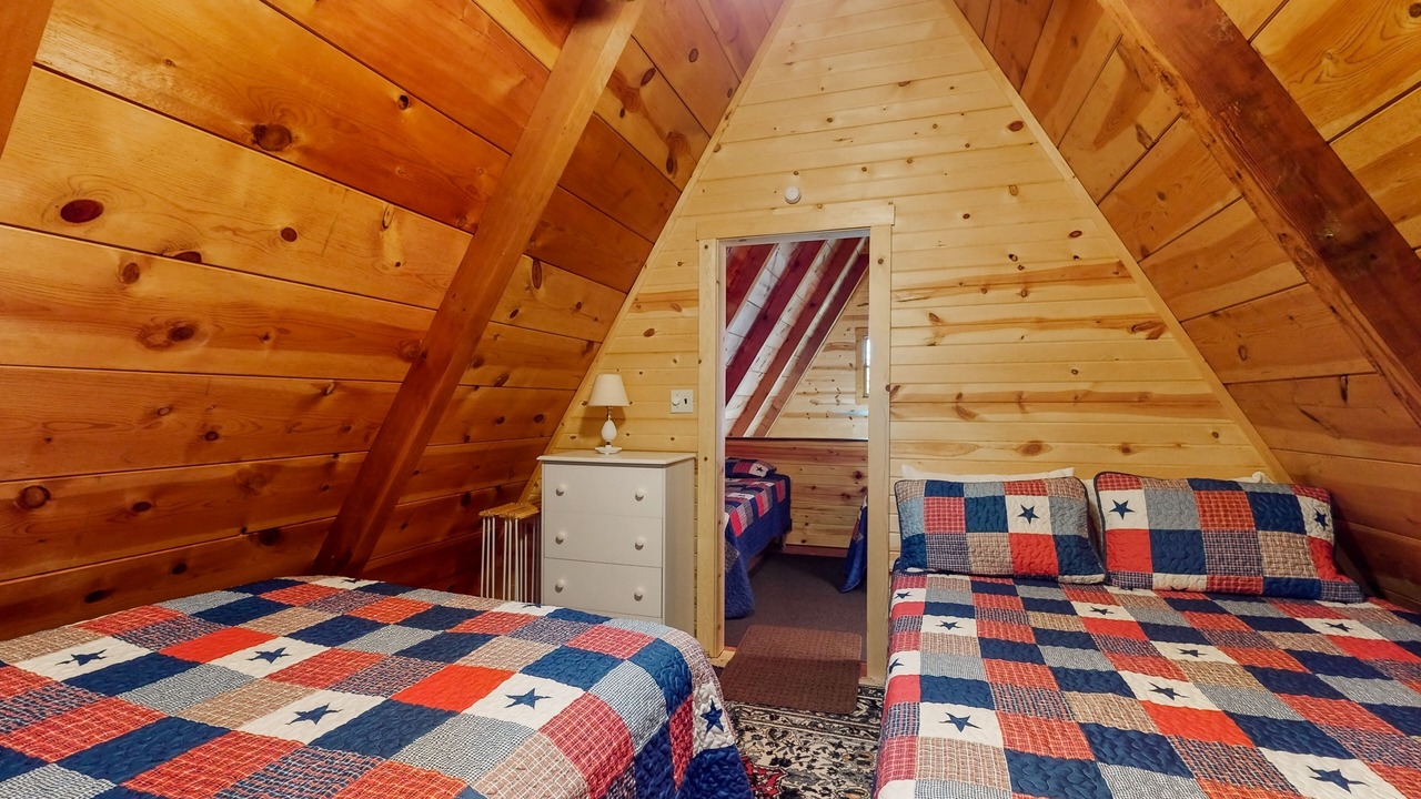 Photo of Bedroom in Flat Hollow Marina