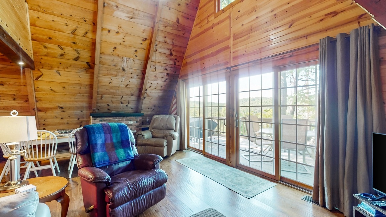 Photo of Livingroom in Flat Hollow Marina
