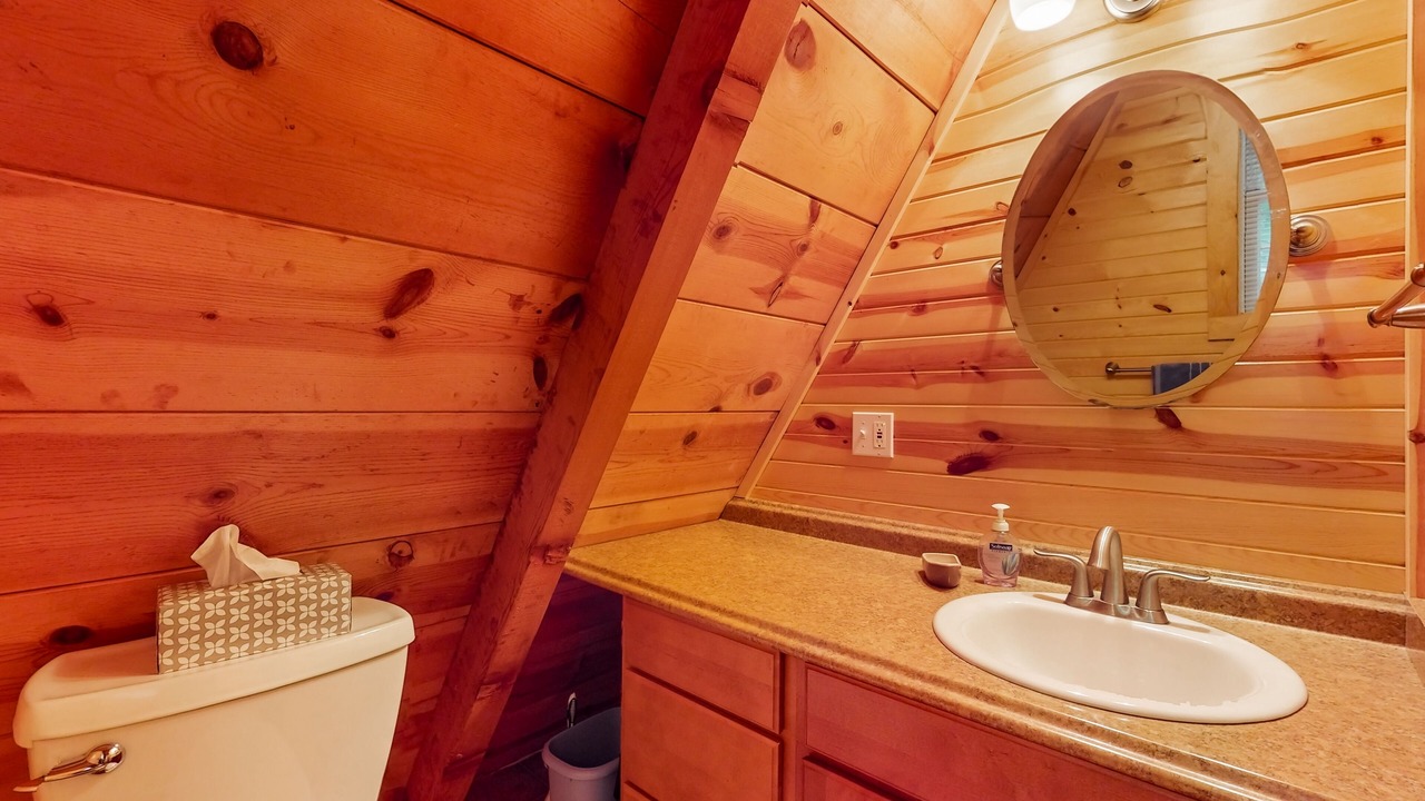 Photo of Bathroom in Flat Hollow Marina