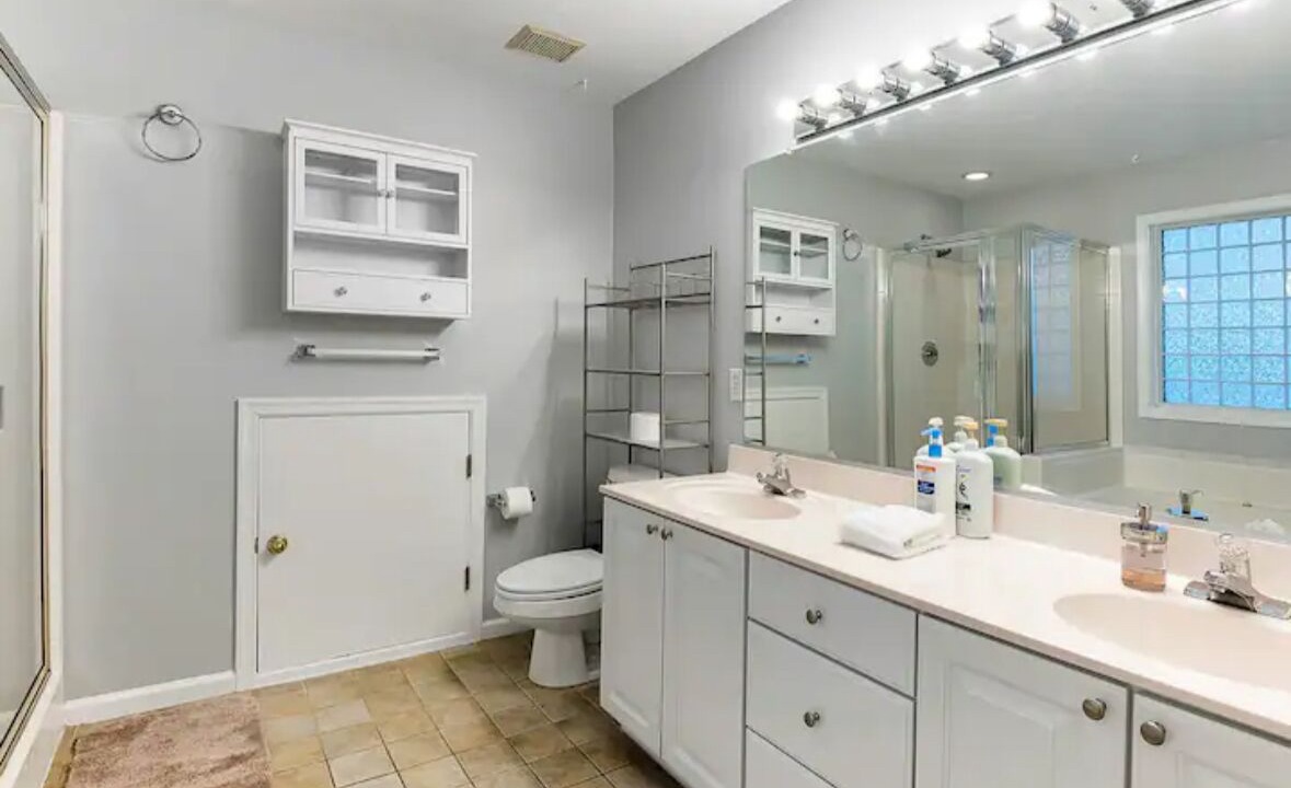Photo of Bathroom in Chic's Beach