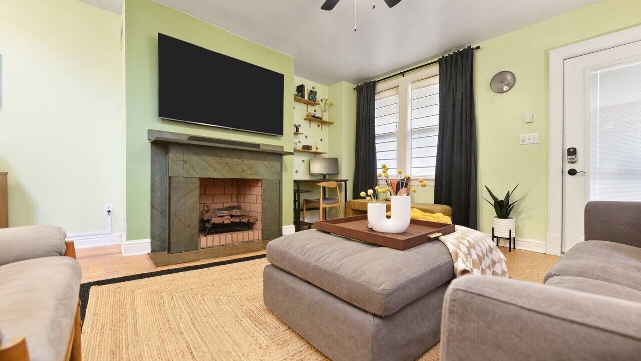 Photo of Livingroom in East Allegheny