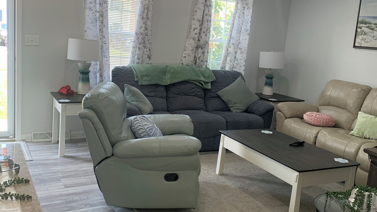Photo of Livingroom in Elizabethtown