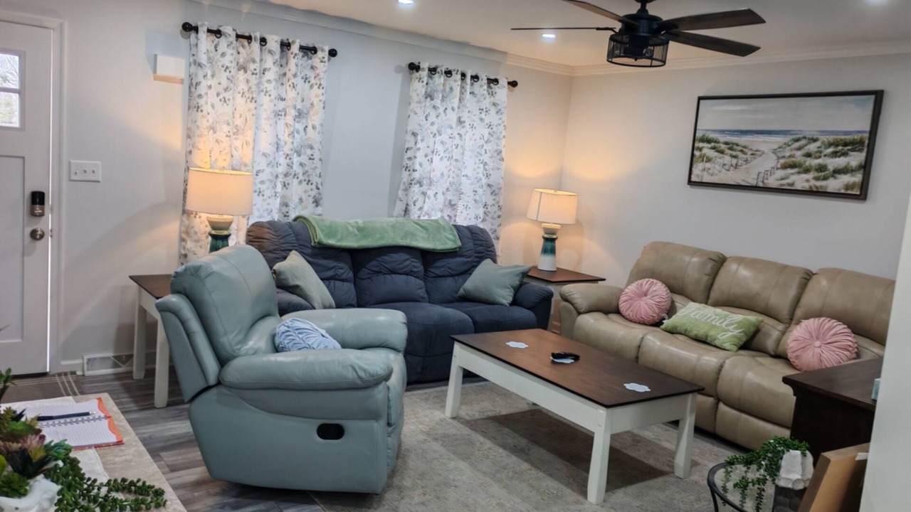Photo of Livingroom in Elizabethtown