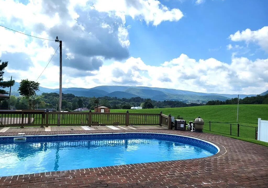 Photo of Outdoor in Sugar Grove