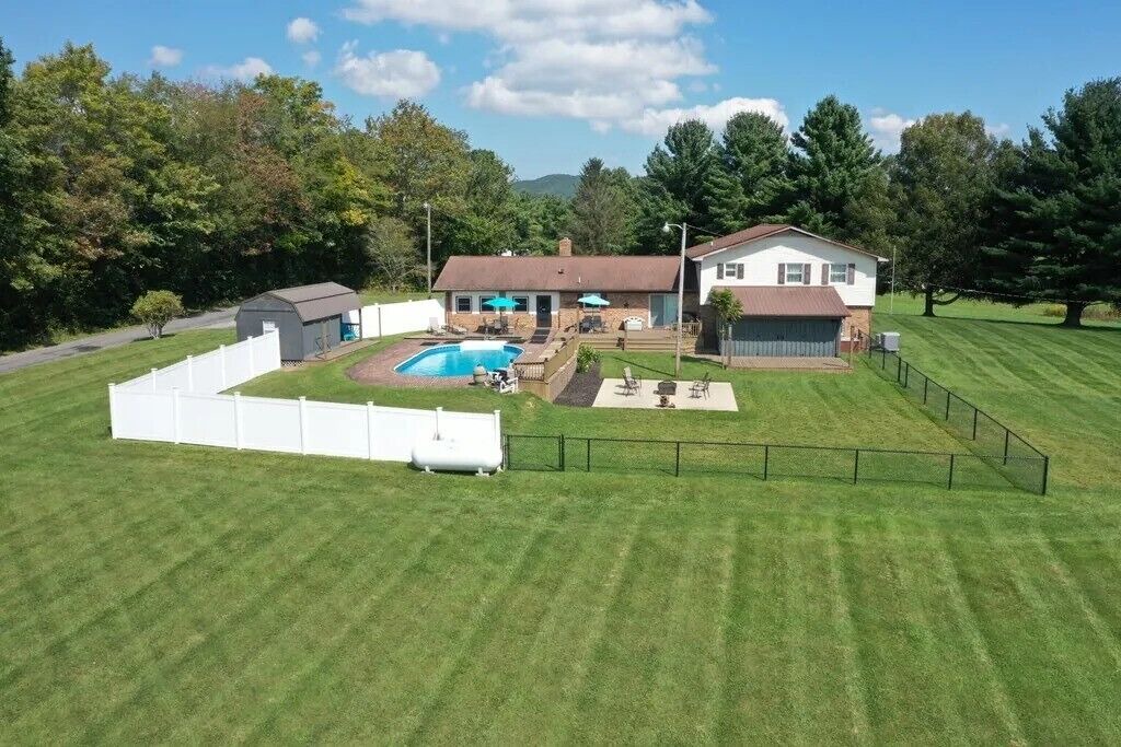 Photo of Outdoor in Sugar Grove