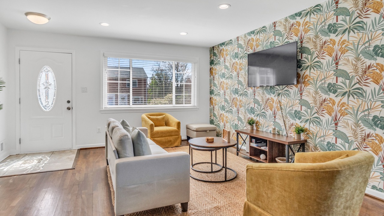 Photo of Livingroom in Seminary Hill