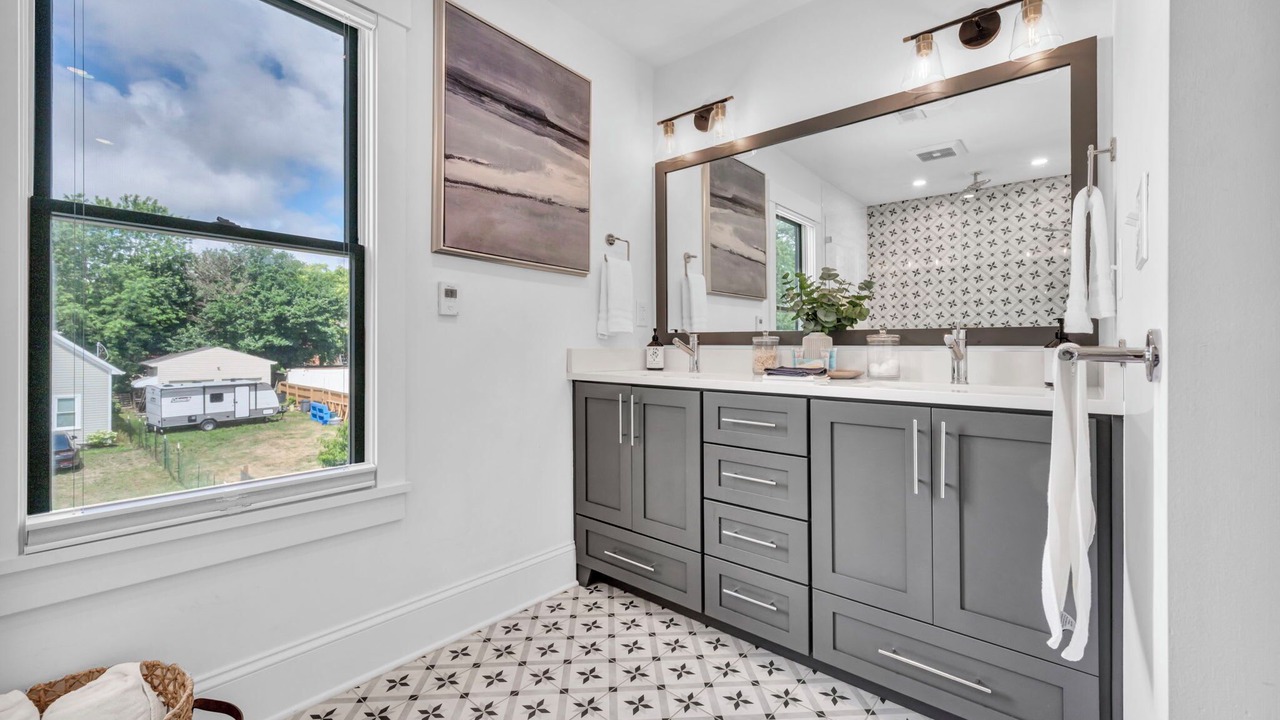 Photo of Bathroom in Detroit - Shoreway