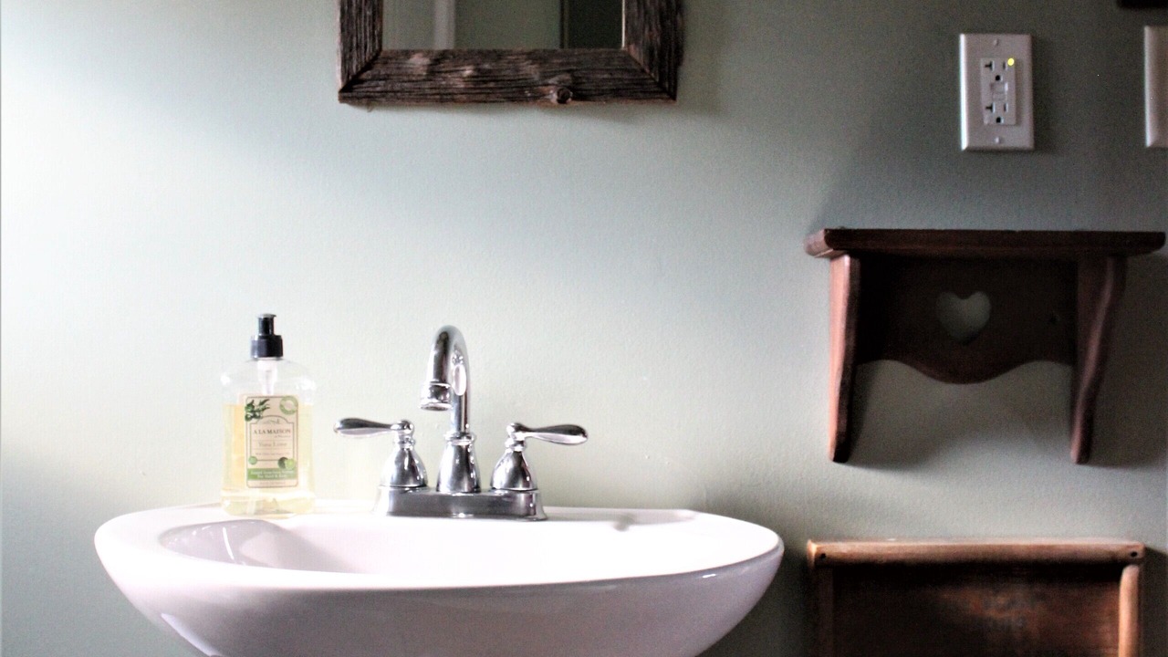 Photo of Bathroom in Listie