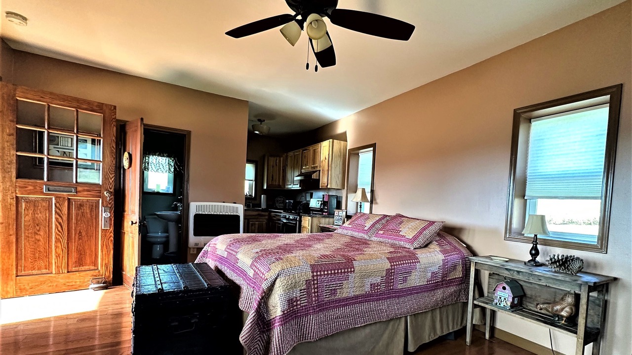 Photo of Bedroom in Listie