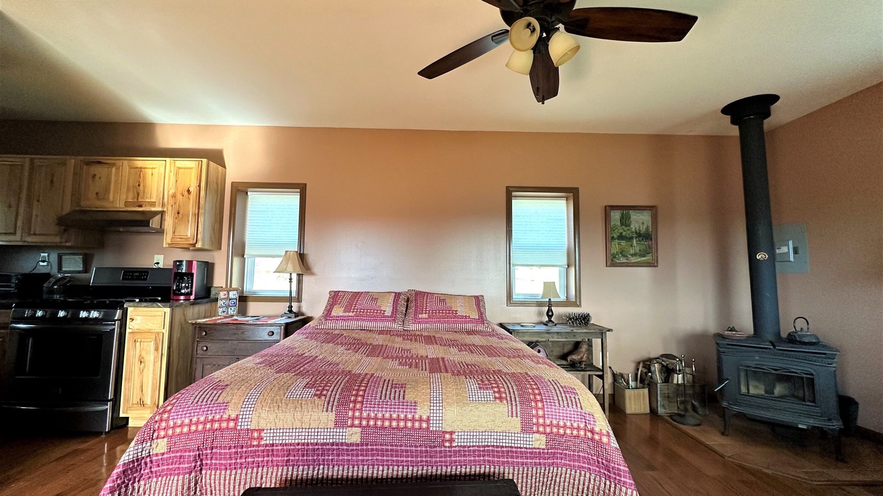 Photo of Bedroom in Listie