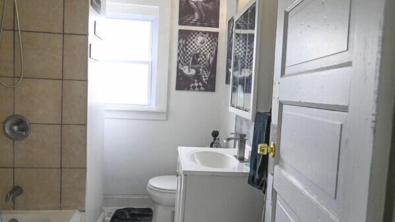 Photo of Bathroom in East Cleveland