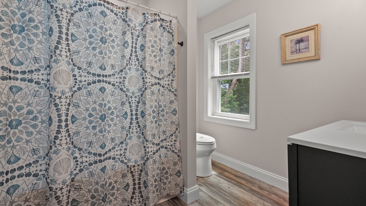 Photo of Bathroom in Deep Hole