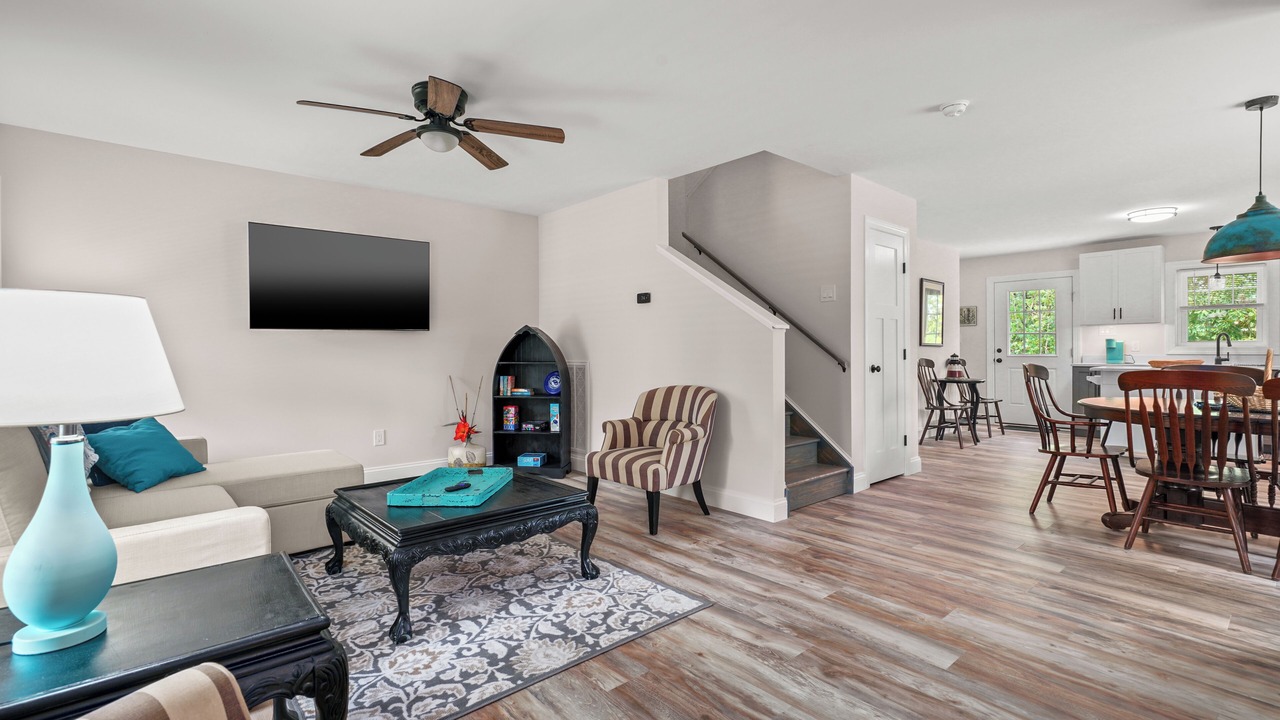 Photo of Livingroom in Deep Hole