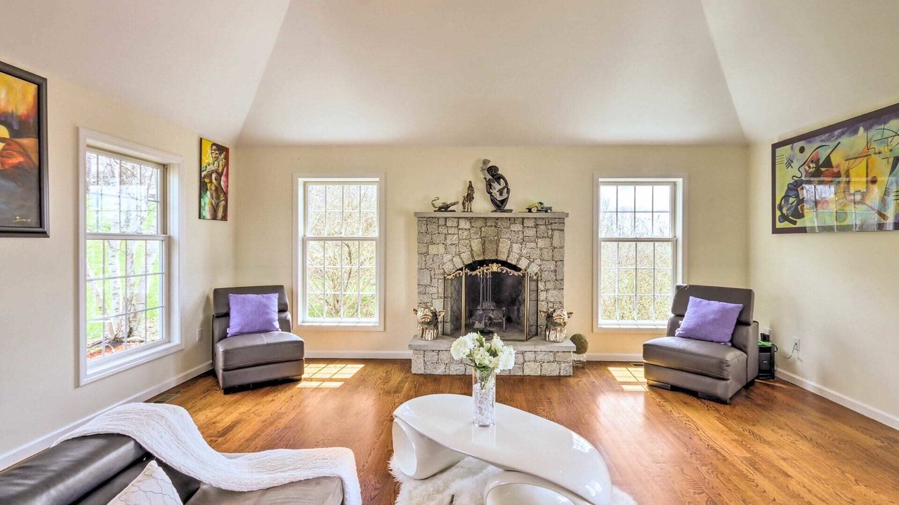 Photo of Livingroom in Goshen